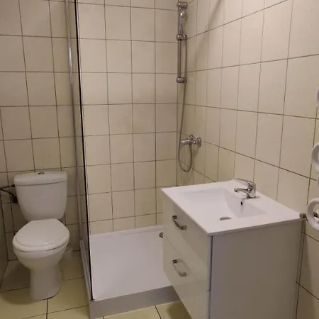 Tanie Spanie Na Naramowicach- Zameldowanie Bezobslugowe - *